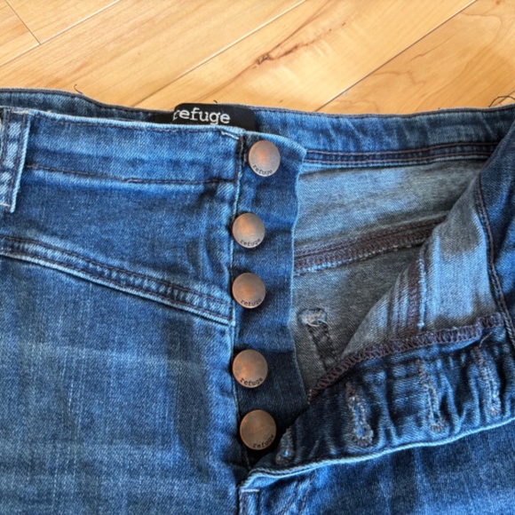 Refuge Denim Jean Shorts with Lace Detail Size 16 - Picture 3 of 9